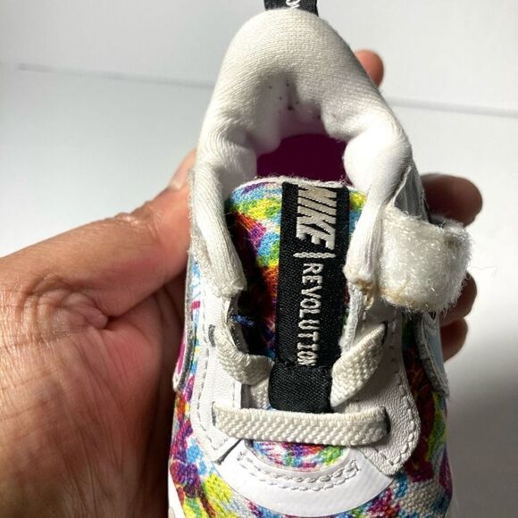 Nike Revolution 5 Fable Size 4C CW1605-100 - Picture 7 of 9